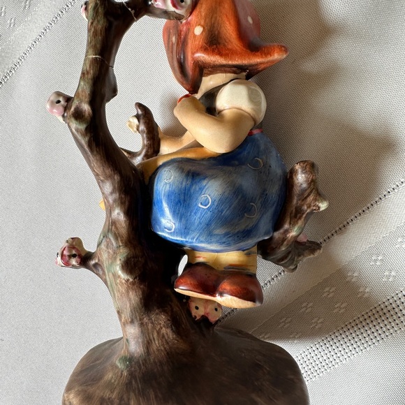 Hummel Apple Tree Girl #141 Crown TMK-1 - Picture 3 of 7